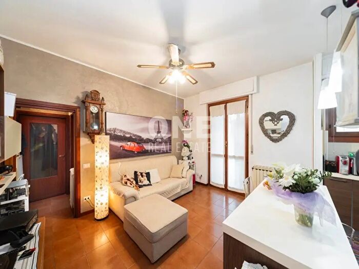 Appartamento bilocale in vendita in Viale Europa, Usmate Velate