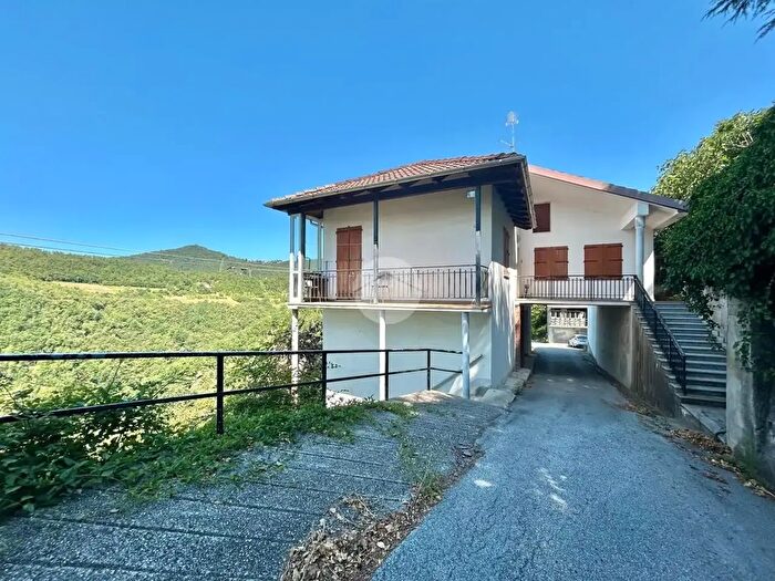 Casa con 8 locali in vendita in Località Fontane, Piana Crixia