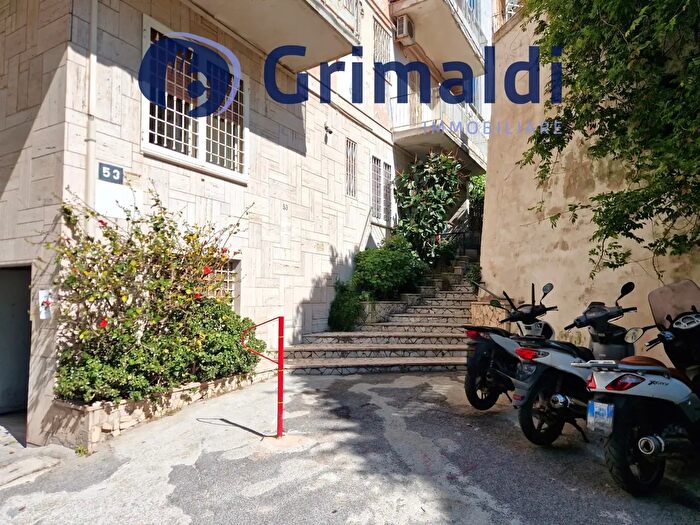 Appartamento trilocale in vendita in Salita Cacciottoli, Napoli