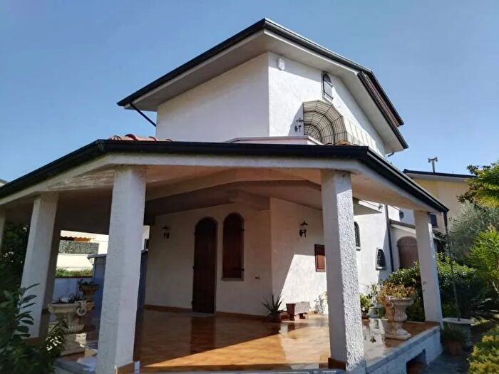 Casa con 7 locali in vendita in Viareggio