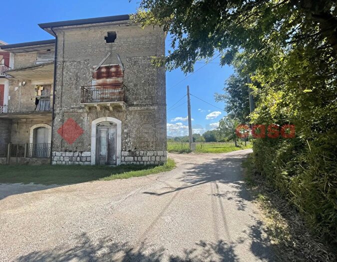 Casa con 6 locali in vendita in Via Piacentile, San Martino Valle Caudina