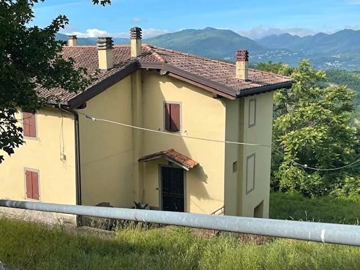 Casa con 9 locali in vendita in Via Cà di Camugnano, Camugnano