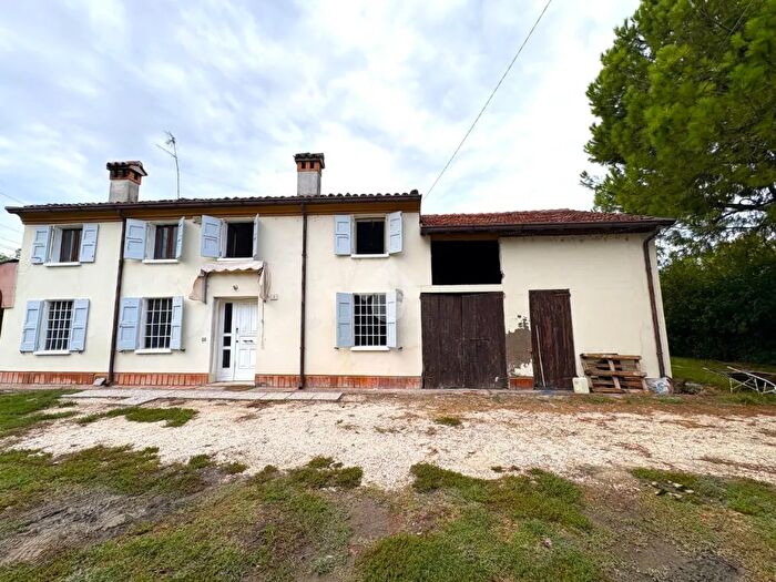 Casa con 7 locali in vendita in Via dellArtigianato, Suzzara