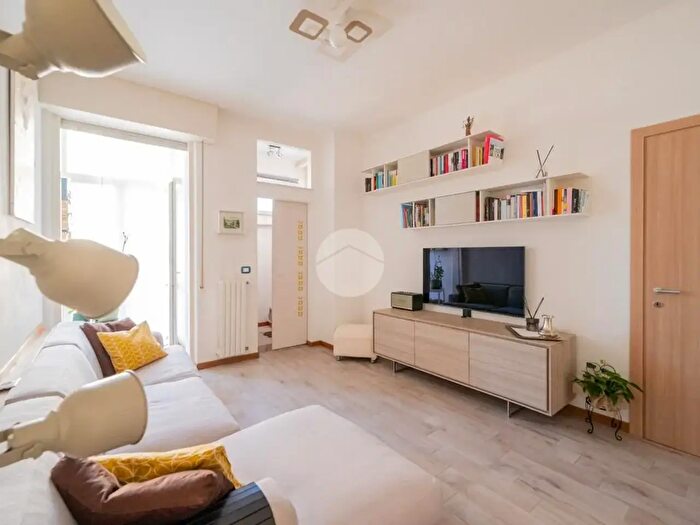 Appartamento trilocale in vendita in Via Paride Ceresara, Mantova