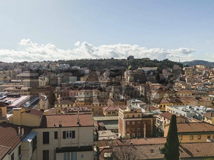 Appartamento con 6 locali in vendita in Ancona