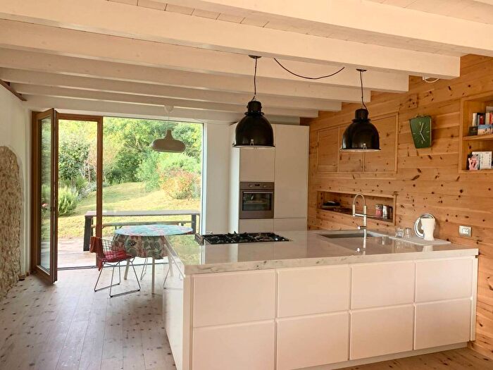 Casa con 5 locali in affitto in Strada per Montecchio, Avesa, Verona