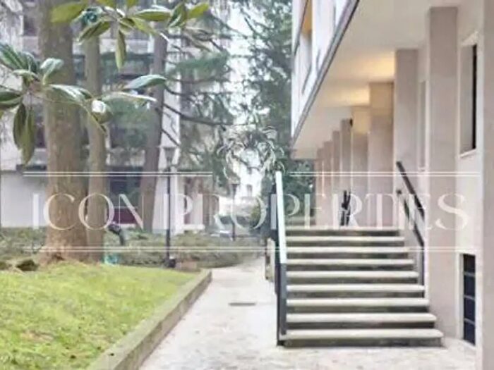 Appartamento trilocale in vendita in Via Frua, Milano