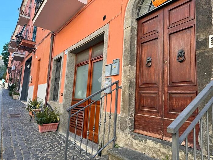 Appartamento quadrilocale in vendita in Via Annibal Caro, Capodimonte