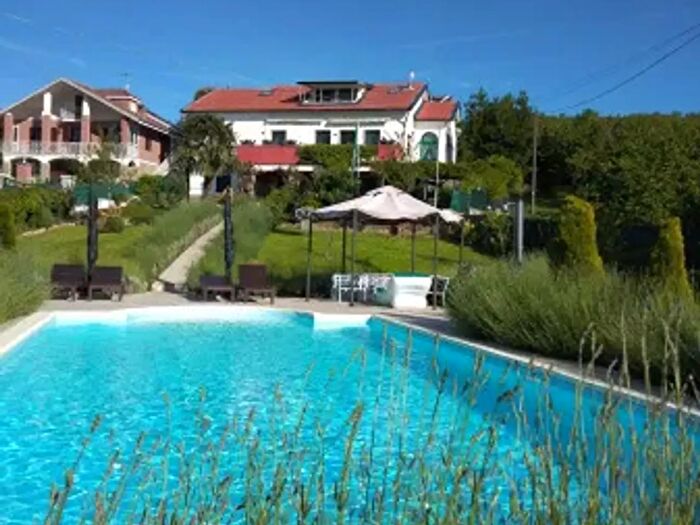 Casa con 6 locali in vendita in Perletto