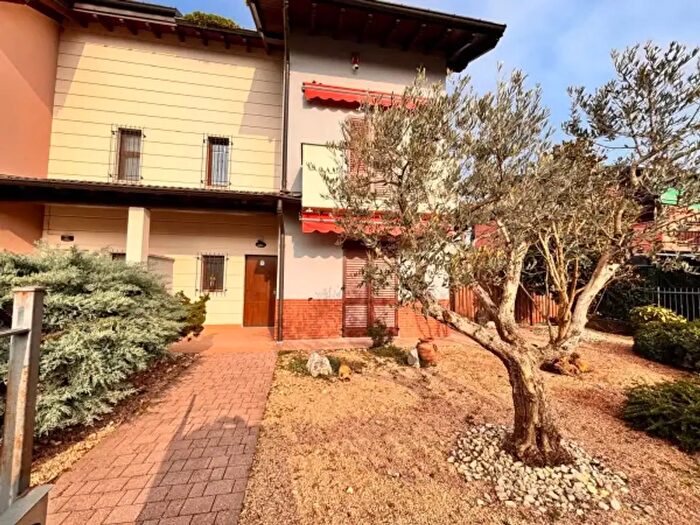 Casa trilocale in vendita in Via Antonio Pagani, Ospedaletto Lodigiano