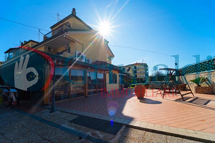 Casa con 5 locali in vendita in III Traversa Via San Lorenzo, Teverola