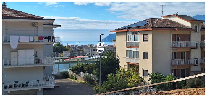 Appartamento trilocale in vendita in Via Moscani, Salerno