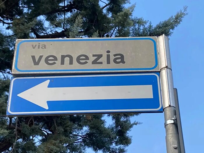 Casa con 10 locali in vendita in Senigallia