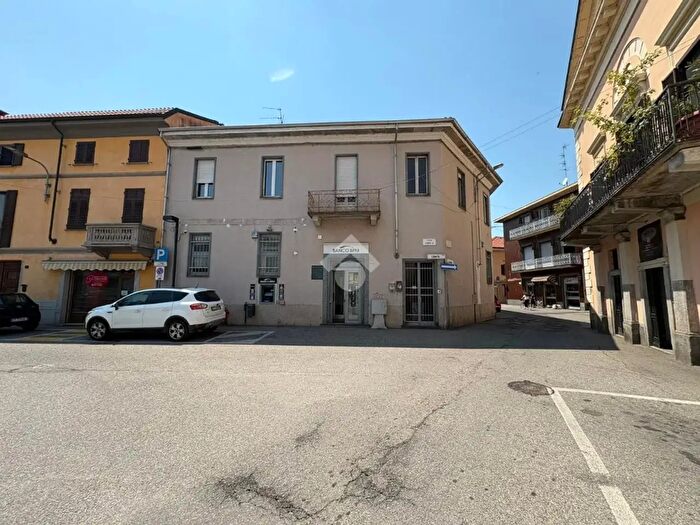 Appartamento quadrilocale in vendita in Piazza Libertà, Cerano
