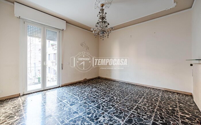 Appartamento trilocale in vendita in Viale Jacopo Barozzi, Modena