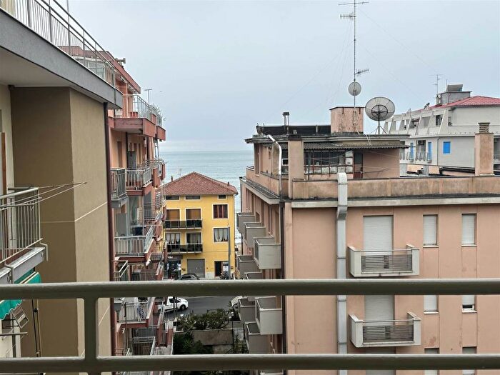Appartamento trilocale in affitto in Centro, Pietra Ligure