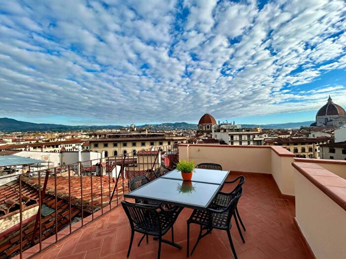 Appartamento trilocale in affitto in Piazza di Santa Maria Novella, Santa Maria Novella, Firenze