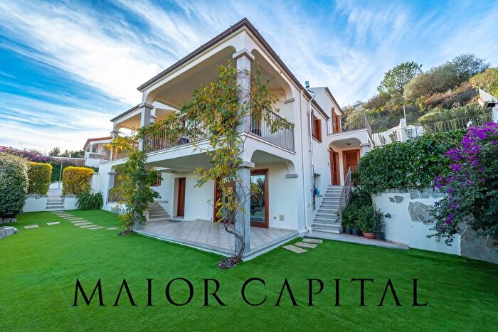 Casa con 6 locali in vendita in Via Talete, Budoni