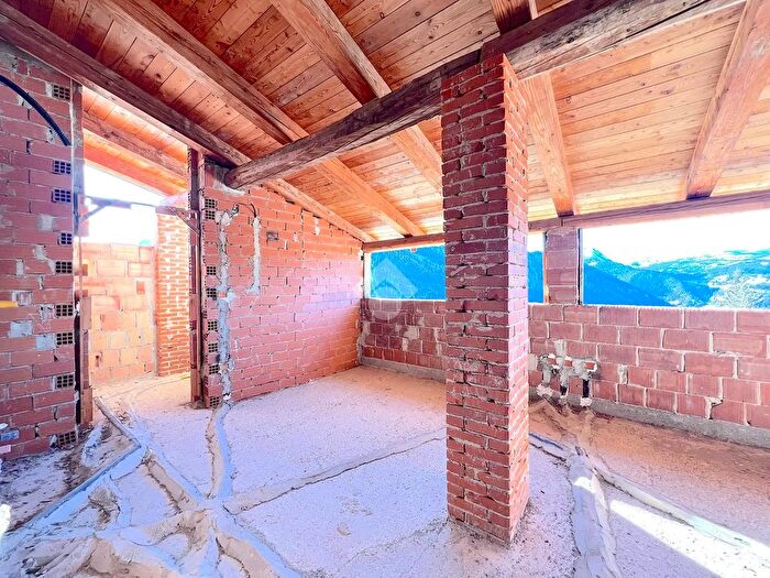 Casa con 11 locali in vendita in Via Principale, Sestriere