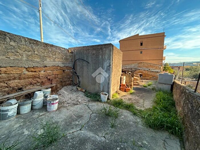 Casa trilocale in vendita in Via Portaluni, Agrigento