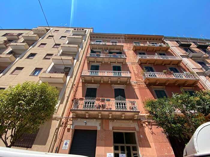 Appartamento trilocale in affitto in Via Cataldo Nitti, Borgo, Taranto