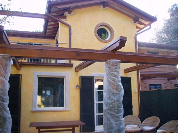 Casa con 6 locali in affitto in Pietrasanta