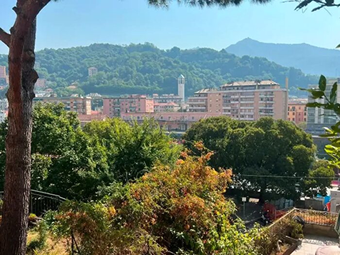 Appartamento quadrilocale in vendita in Via Antonietta Massuccone Mazzini, Genova