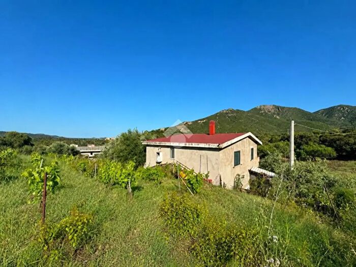 Casa con 7 locali in vendita in Via Baccu Arrordas, Muravera