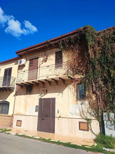 Casa con 6 locali in vendita in Carini