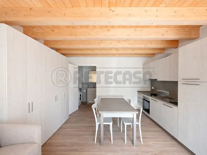 Appartamento in affitto in Via Cimone, Vicenza