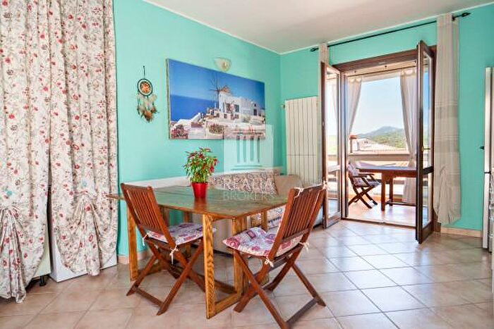 Appartamento trilocale in vendita in Via Libertà c, Golfo Aranci