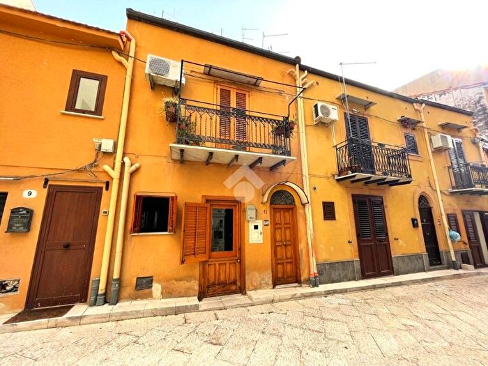 Appartamento trilocale in affitto in Via Fontana Rotonda, Centro, Monreale