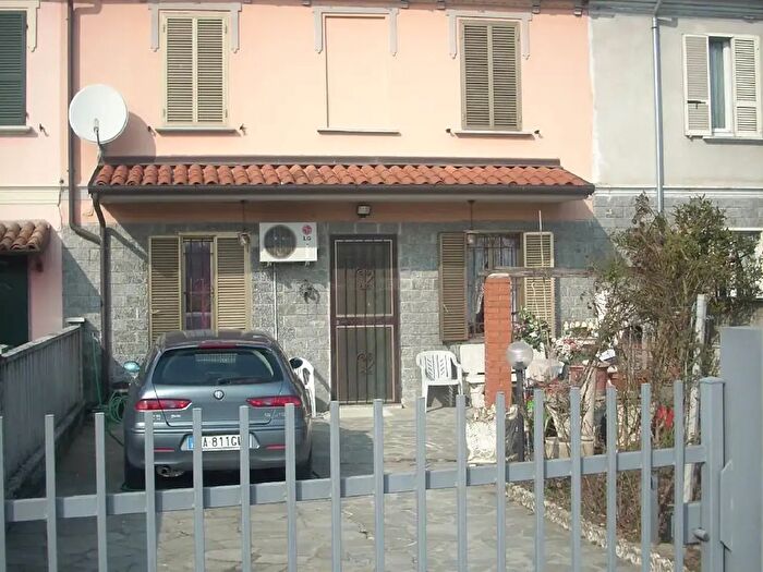 Casa quadrilocale in vendita in Via Pietro Bianchi, Stradella