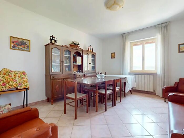 Casa quadrilocale in vendita in Via Poggio San Dioniso, Valfabbrica