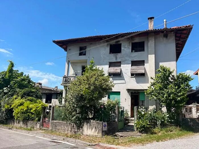 Casa con 9 locali in vendita in Via IV Novembre, Pagnacco