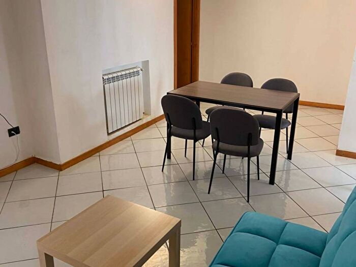 Appartamento trilocale in affitto in Via dei Tribunali, Tribunali, Napoli