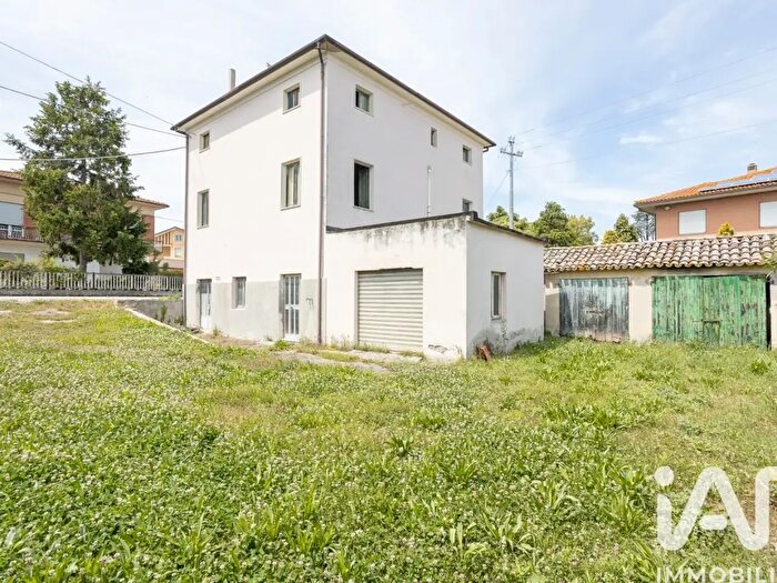 Casa con 7 locali in vendita in Via San Firmano, Montelupone