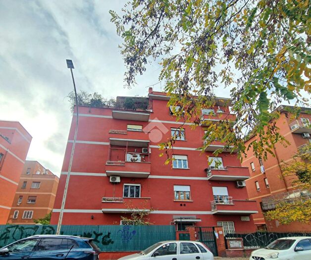 Appartamento trilocale in vendita in Via Decio Mure, Roma
