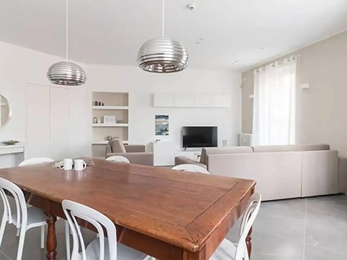 Appartamento quadrilocale in vendita in Via Antonio Carnevali, Milano