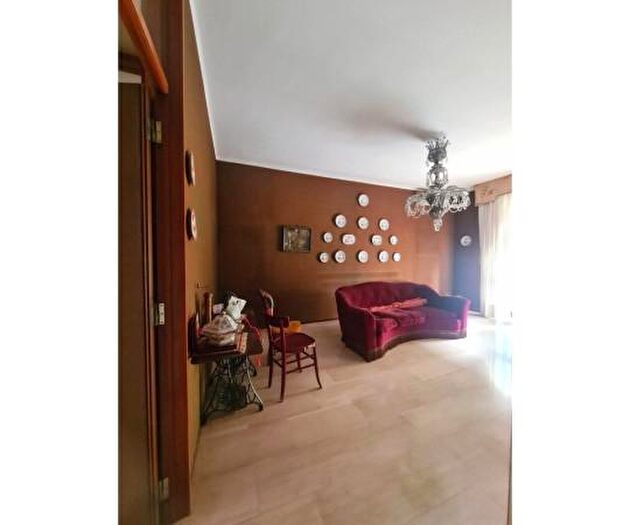 Appartamento con 6 locali in vendita in Via Vittorio Veneto, Voghera