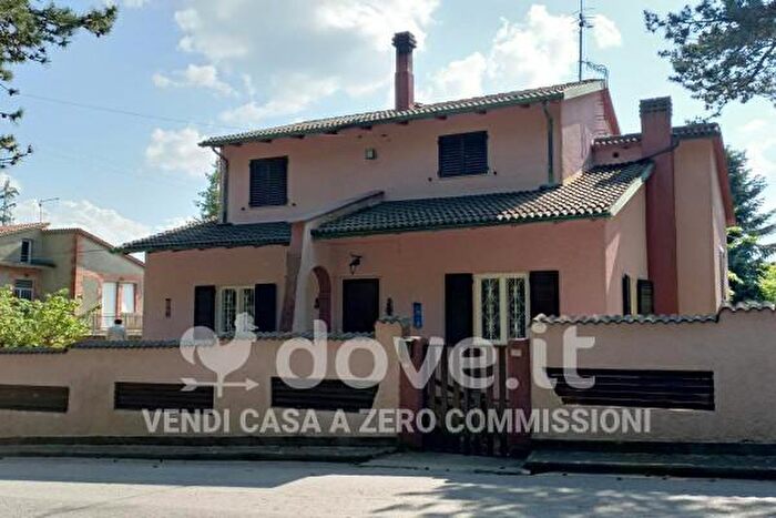 Casa con 6 locali in vendita in Via G Marconi, Radicofani