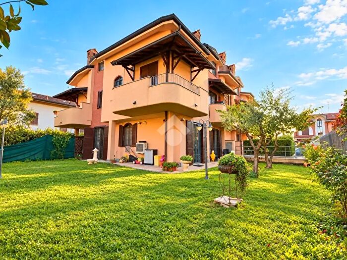 Appartamento bilocale in vendita in Via San Pellico, Caponago