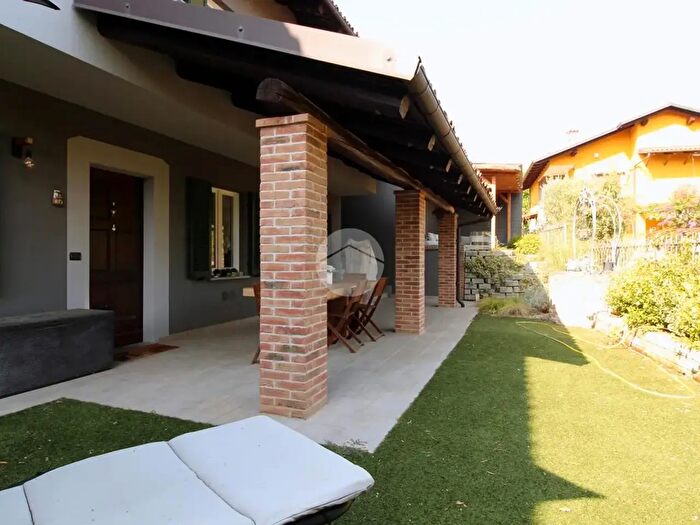 Casa con 5 locali in vendita in Via Maunera, Sommariva Perno