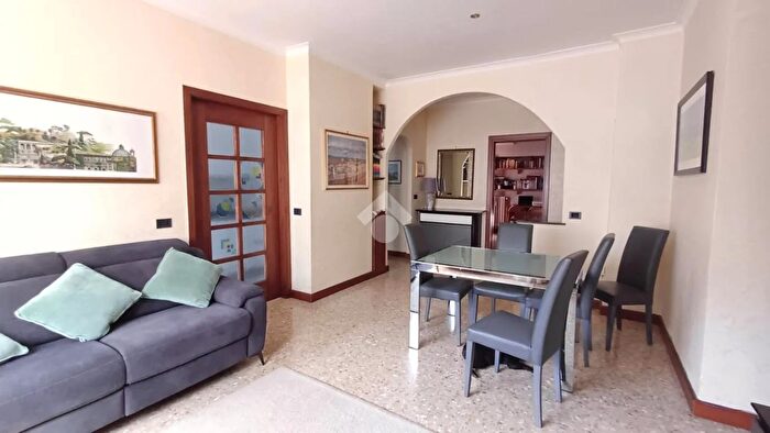 Appartamento trilocale in vendita in Via Silvano, Roma