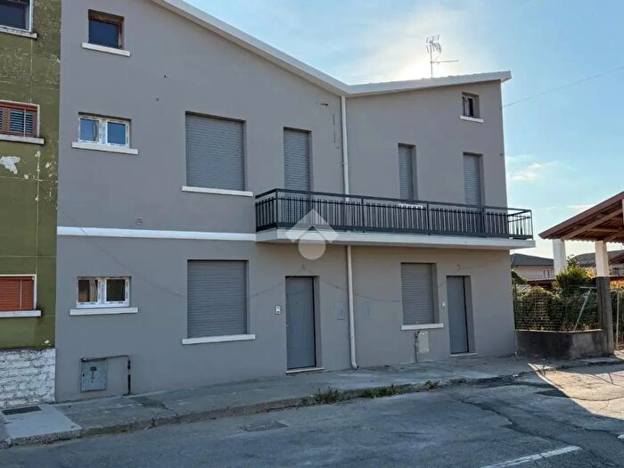 Casa quadrilocale in vendita in Via a Manzoni, Leno