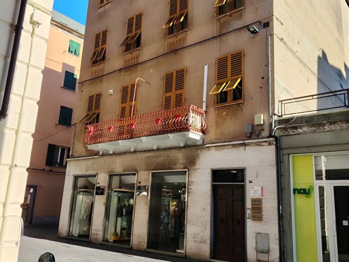 Appartamento con 5 locali in affitto in Via Sestri, Genova