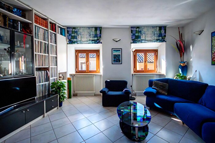 Appartamento con 7 locali in vendita in Volterra