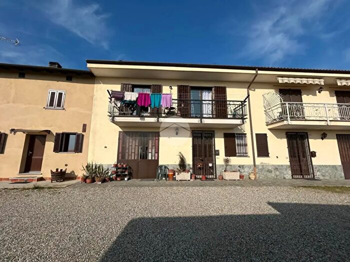 Casa con 6 locali in vendita in Strada Viorba, Penango
