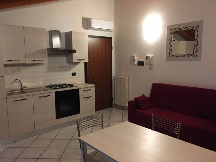 Appartamento trilocale in affitto in Via Novara, Abbiategrasso