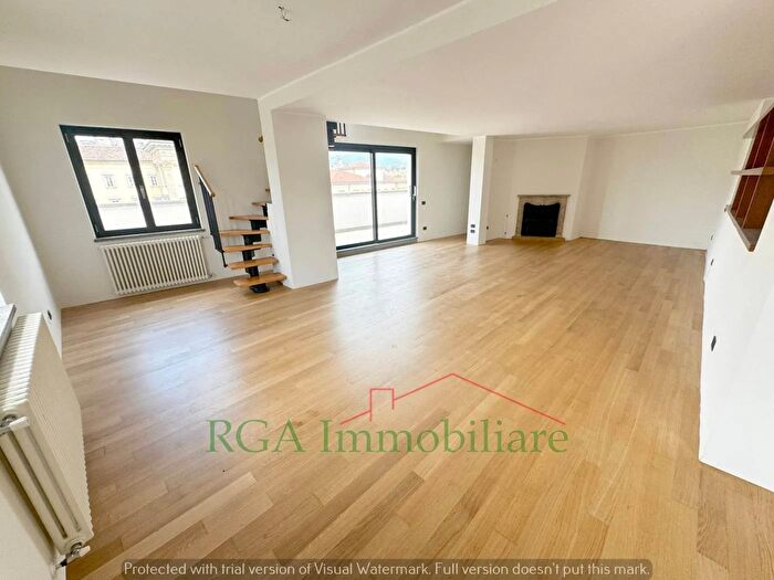 Appartamento quadrilocale in affitto in Via Gabriele Camozzi, Roma